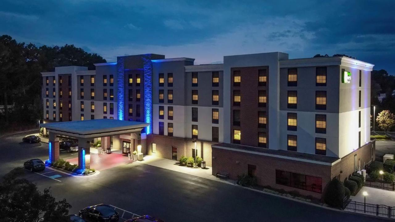 Holiday Inn Express & Suites Newport News, An Ihg Hotel Exterior photo